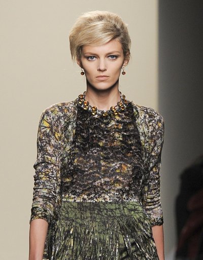Модные прически для коротких волос осень-зима 2011-2012 – начес от Bottega Veneta