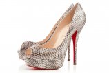 Туфли из змеиной кожи с открытым носком от Christian Louboutin