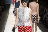 Это не мех, но тоже весенне-летний наряд от Fendi с 3d