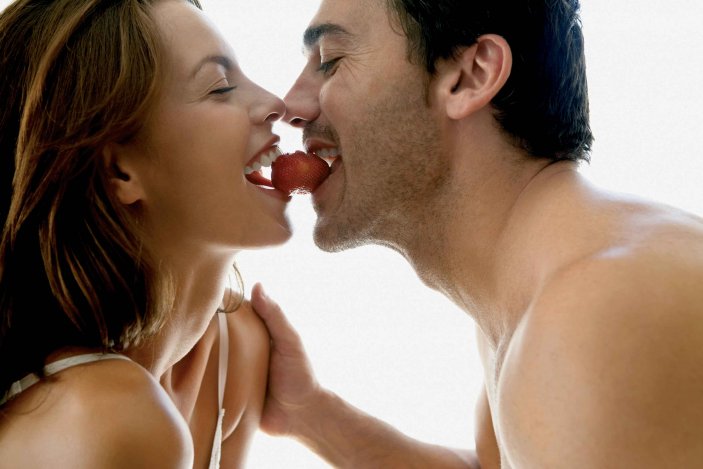 Передается ли ВИЧ через поцелуй с языком — Можно ли заразиться при поцелуе в губы